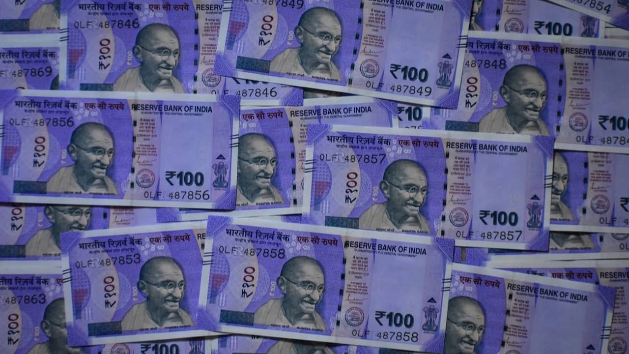 महंगाई भत्ता और सुप्रीम कोर्ट का फैसला: किन कर्मचारियों पर लागू है, और जुलाई का DA 'अटका' क्यों नहीं है — पूरी सच्चाई